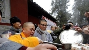 100 和尚吃 100 馒头，大和尚一人分 3 个的奇妙算术